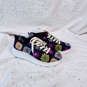 Taxi Crochet Granny Square Sneakers – Women’s 8.5